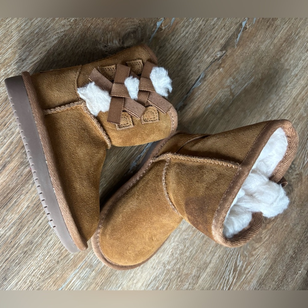 Koolaburra by Ugg Boots W/ Bows, Toddler US 7/UK 6, Brown, Sheepskin Upper
